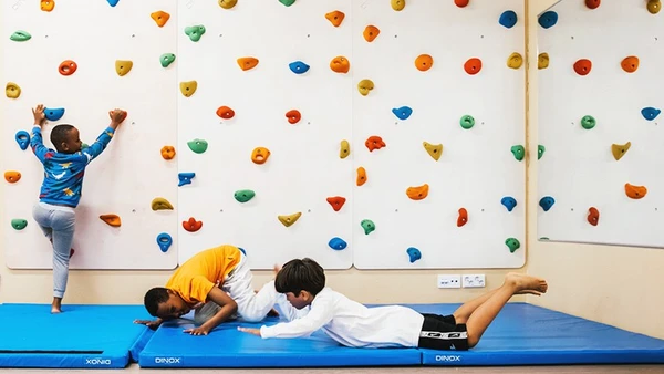 Thẻ giải trí hỗ trợ thời gian ngoại khóa chất lượng cho trẻ em. Ảnh: GETTY IMAGES