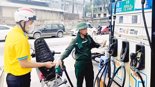 Việc triển khai xăng sinh học trên diện rộng đang mở ra cơ hội phát triển cho ngành công nghiệp ethanol trong nước. Ảnh: NAM HẢI