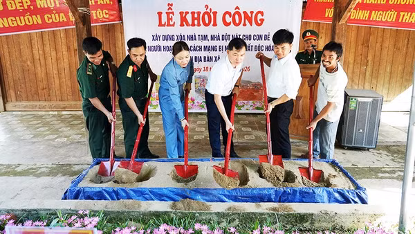 Lễ khởi công xây dựng 6 nhà ở cho 6 hộ gia đình thuộc diện hỗ trợ tại xã Avương.
