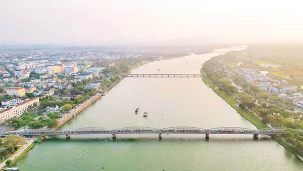 Một góc trung tâm thành phố Huế (Ảnh KIẾN GIANG)