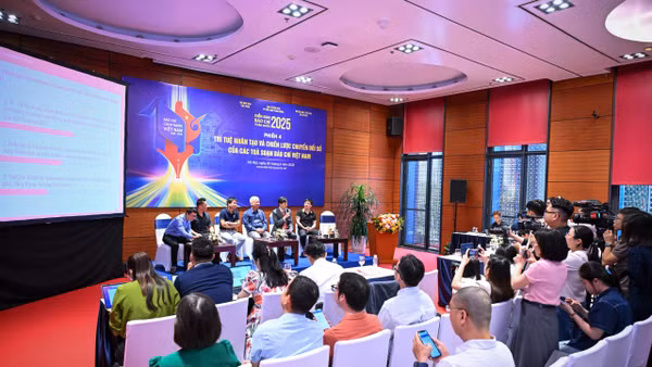 Quang cảnh phiên thảo luận với chủ đề "Trí tuệ nhân tạo và chiến lược chuyển đổi số của các tòa soạn báo chí Việt Nam".