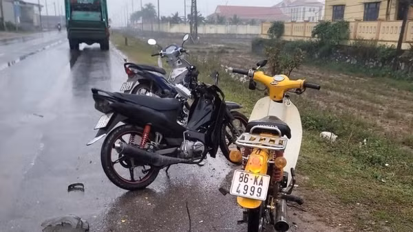 Hiện trường vụ tai nạn làm 3 học sinh thương vong tại xã Trường Phú, tỉnh Quảng Trị sáng 1/12.