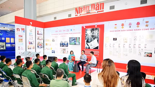 Báo Nhân Dân đã ghi dấu ấn với Giải A Gian trưng bày ấn tượng.