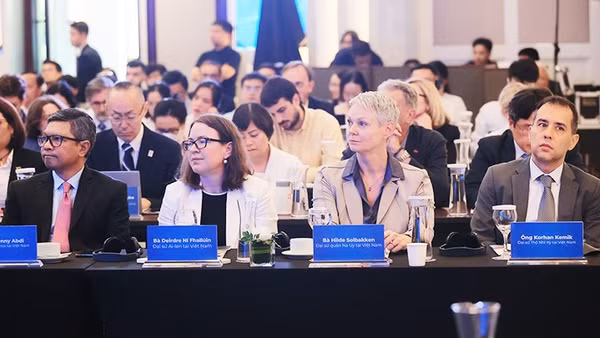 Các đại biểu dự Lễ công bố Báo cáo Kinh tế Việt Nam 2025.