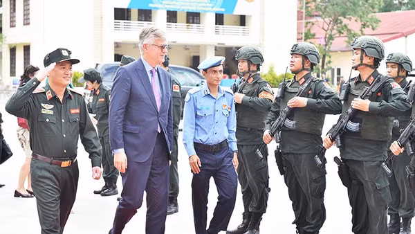 Đoàn công tác của LHQ thăm Trung tâm Huấn luyện cảnh sát gìn giữ hòa bình. Ảnh: SAN LÊ