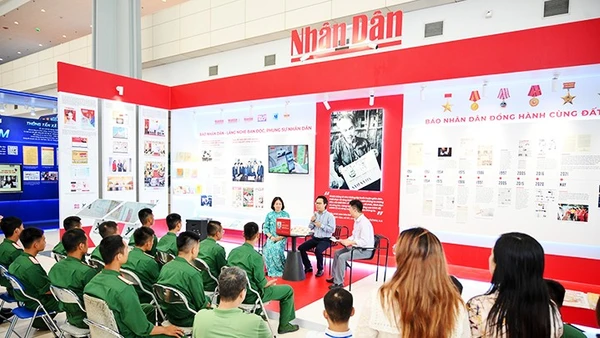 Báo Nhân Dân đã ghi dấu ấn với Giải A Gian trưng bày ấn tượng.