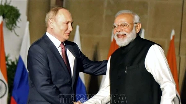 Tổng thống Nga Vladimir Putin (trái) và Thủ tướng Ấn Độ Narendra Modi tại cuộc gặp ở New Delhi ngày 6/12/2021. (Ảnh tư liệu: ANI/TTXVN)