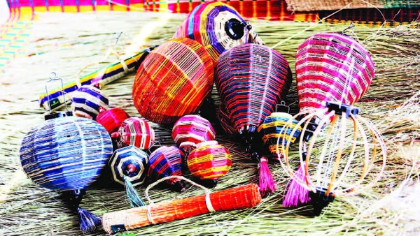 Lồng đèn sợi cói đa dạng kích cỡ.