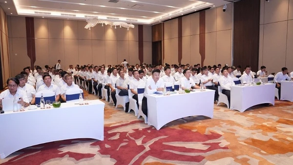 Toàn cảnh hội nghị. 