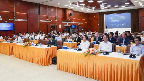 Toàn cảnh phiên làm việc. 