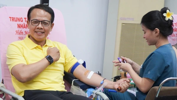 Cộng đồng người Thái Lan tại Việt Nam tham gia hiến máu nhân đạo.