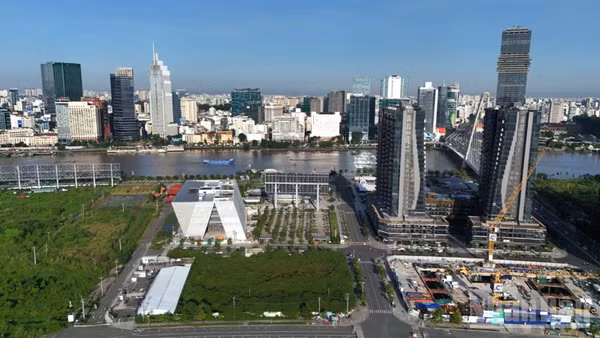 Người dân, doanh nghiệp đang chờ thành phố công bố bảng giá đất áp dụng từ 1/1/2026. 