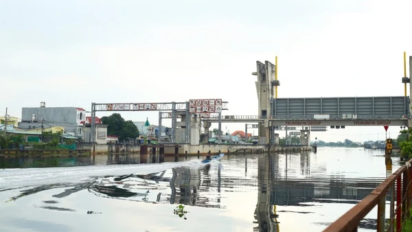 Dự án ngăn triều 10.000 tỷ đồng đã ngừng thi công từ năm 2020 tới nay. 