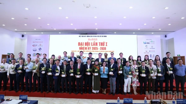Ban Chấp hành HoREA nhiệm kỳ 2025-2030 ra mắt đại hội. 