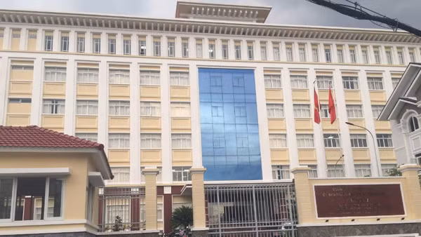 Trụ sở Ủy ban nhân dân Quận 9 cũ nay được bố trí, sắp xếp trở thành Ban Quản lý Đường sắt đô thị Thành phố Hồ Chí Minh. 