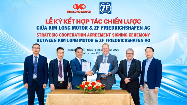 Các đại diện hai bên tại chương trình ký kết hợp tác chiến lược.