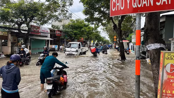 Ngập lụt gây ra nhiều hệ lụy đối với đời sống người dân và sự phát triển của Thành phố Hồ Chí Minh.