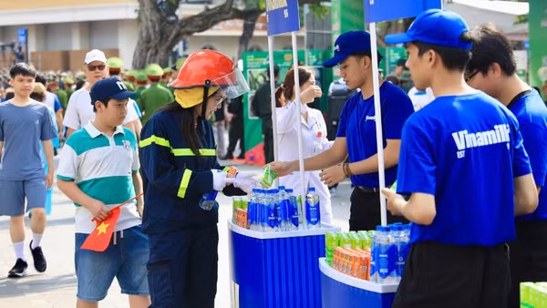 Các sản phẩm dinh dưỡng Vinamilk được lựa chọn phù hợp với nhiều nhóm đối tượng, từ trẻ em đến các lực lượng thực hiện nhiệm vụ và người dân. (Ảnh: Vi Nam)