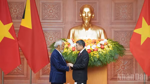 Thủ tướng Lê Minh Hưng và Thủ tướng Kay Rala Xanana Gusmao.