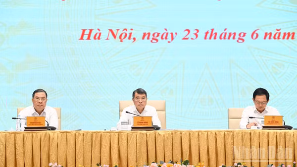 Thủ tướng Lê Minh Hưng, Trưởng ban Chỉ đạo chủ trì phiên họp chuyên đề về thúc đẩy phát triển khoa học, công nghệ, đổi mới sáng tạo.