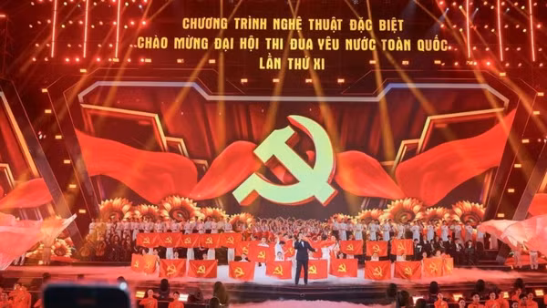 Chương trình nghệ thuật đặc biệt chào mừng Đại hội Thi đua yêu nước toàn quốc. (Ảnh: TTXVN)