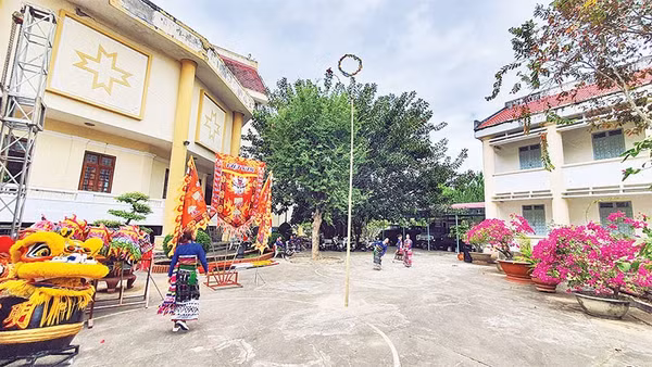 Ném còn thường được tổ chức vào dịp Tết Nguyên đán, lễ hội Xuân.