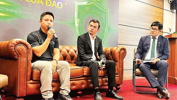 Các chuyên gia an ninh mạng, luật sư trong một cuộc trao đổi về vấn nạn lừa đảo trực tuyến tại Thành phố Hồ Chí Minh.