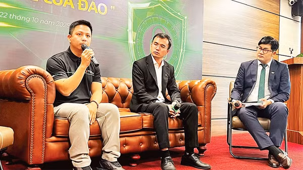 Các chuyên gia an ninh mạng, luật sư trong một cuộc trao đổi về vấn nạn lừa đảo trực tuyến tại Thành phố Hồ Chí Minh.