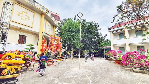 Ném còn thường được tổ chức vào dịp Tết Nguyên đán, lễ hội Xuân.