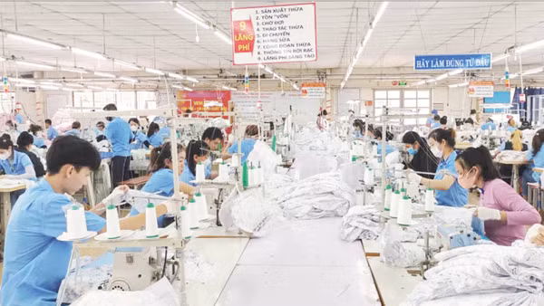 Sản xuất hàng dệt may xuất khẩu tại Tổng công ty cổ phần Dệt may Hòa Thọ.