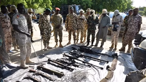 Số đạn dược quân đội Nigeria thu hồi được từ phiến quân Boko Haram ở bang Borno, phía đông bắc Nigeria, năm 2019. (Ảnh: Xinhua/Hamza Suleiman)