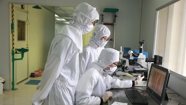 Phòng sạch thuộc Trung tâm Nano và Năng lượng, khoa Vật lý, Trường đại học Khoa học Tự nhiên, Đại học Quốc gia Hà Nội.