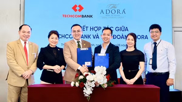 Đại diện 2 doanh nghiệp tham gia ký kết hợp tác. (Ảnh: CTV)