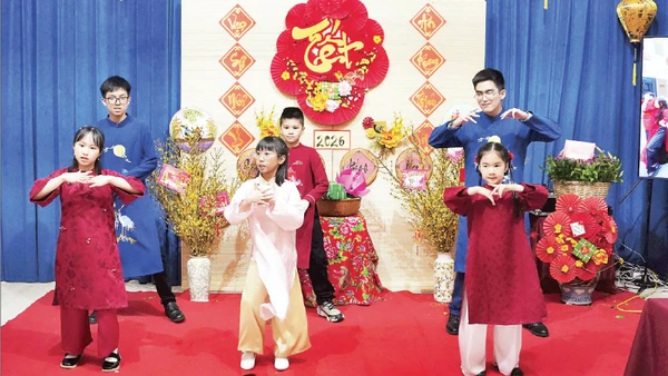 Không khí đón Tết cổ truyền tại Nga. (Ảnh XUÂN HƯNG)