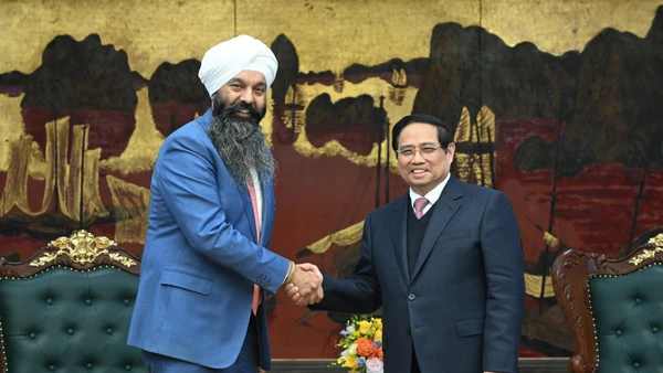 Thủ tướng Phạm Minh Chính tiếp ông Randeep Sarai, Bộ trưởng Phát triển quốc tế Canada.