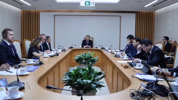 Phó Thủ tướng Thường trực Phạm Gia Túc làm việc với ông Christopher Hudson, Chủ tịch toàn cầu Tập đoàn DMG Events. (Ảnh: VGP/Phương Nguyên)