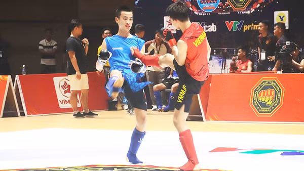 Các võ sĩ tranh tài tại Giải vô địch trẻ Võ thuật tổng hợp (MMA) quốc gia năm 2026.