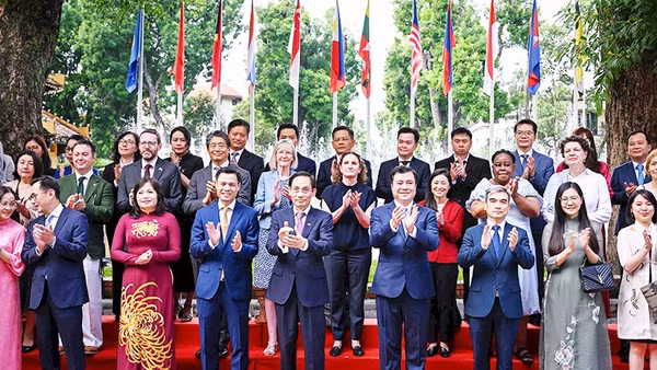 Hoạt động của Đoàn ngoại giao tại Hà Nội. Ảnh: THÀNH ĐẠT