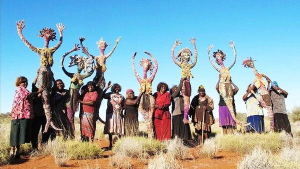 Tác phẩm “Bảy chị em” của nghệ nhân. Ảnh: Bảo tàng Quốc gia Australia.