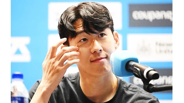 Son Heung Min chia tay Tottenham