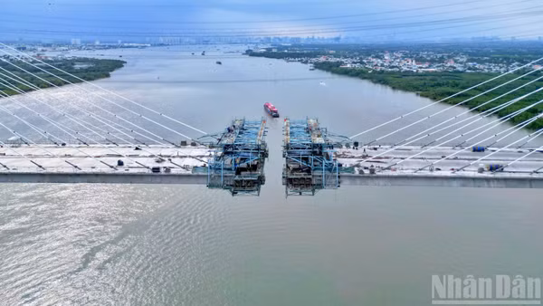 Cầu Phước Khánh nút thắt cuối cùng của tuyến cao tốc Bến Lức-Long Thành.