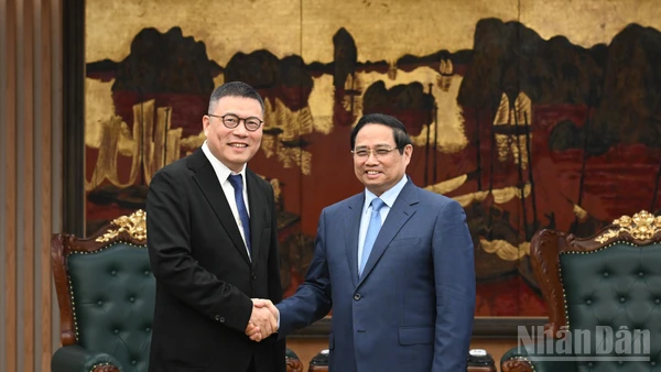 Thủ tướng Phạm Minh Chính và ông Hồng Thiên Chúc, Chủ tịch Tập đoàn Texhong (Trung Quốc).