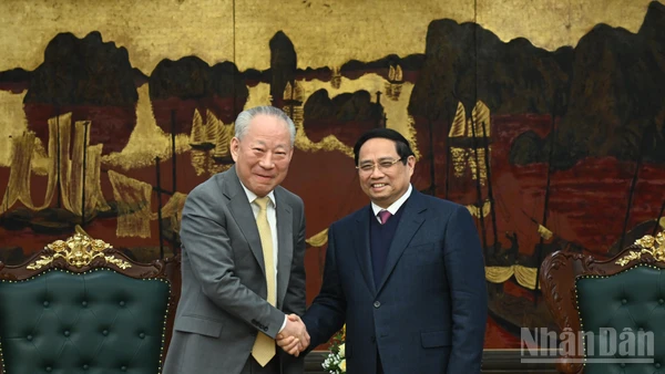 Thủ tướng Phạm Minh Chính đón ông Nghiêm Giới Hòa, người sáng lập Tập đoàn xây dựng Thái Bình Dương.