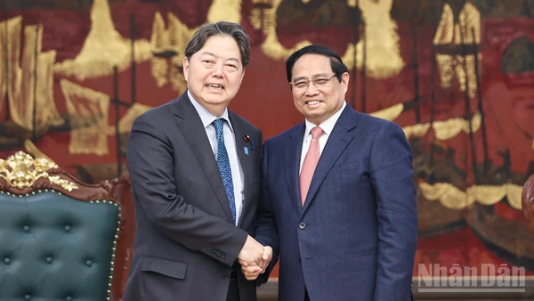 Thủ tướng Phạm Minh Chính và Bộ trưởng Nội vụ và Truyền thông Nhật Bản Hayashi Yoshimasa