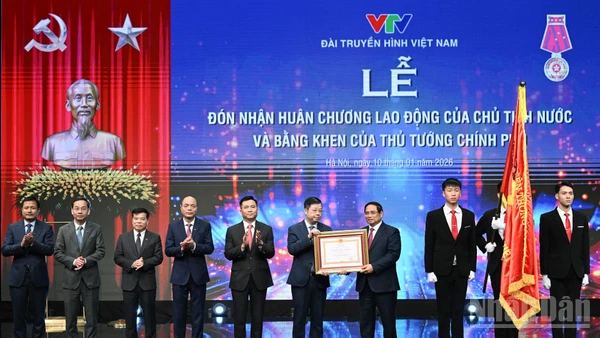 Thủ tướng Phạm Minh Chính trao Huân chương Lao động hạng Nhất cho VTV.