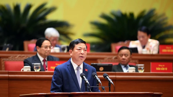 Đồng chí Trần Hồng Minh, Ủy viên Trung ương Đảng, Bí thư Đảng ủy, Bộ trưởng Xây dựng, tham luận về vấn đề “Đột phá mạnh mẽ phát triển kết cấu hạ tầng trong kỷ nguyên mới”.