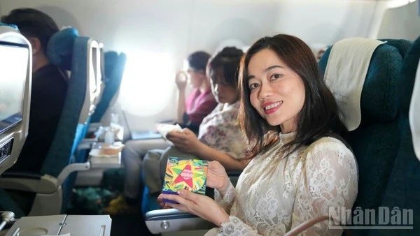 Vietnam Airlines phục vụ miễn phí bánh trung thu trên các chuyến bay từ ngày 10-14/9.