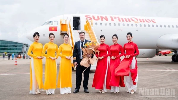 Chiếc máy bay đầu tiên trong đội bay 8 chiếc đánh dấu bước khởi đầu của chiến lược đầu tư bài bản vào đội bay hiện đại, vận hành an toàn - ổn định- đẳng cấp của Sun PhuQuoc Airways.