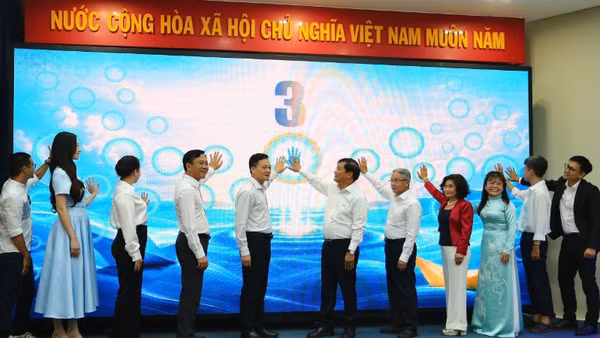 Các đại biểu và ban giám khảo phát động cuộc thi “Sống đẹp” lần thứ 6.