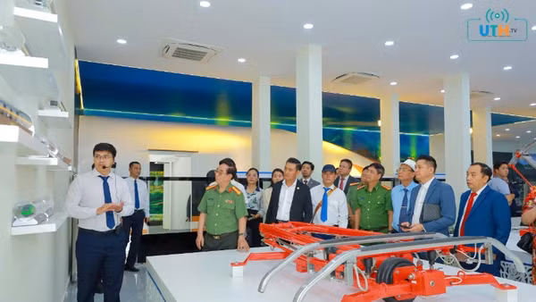 UTH là đơn vị tiên phong trong việc nghiên cứu và đào tạo về đường sắt tốc độ cao và đô thị.